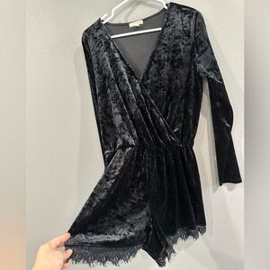 GB Women M Green Lace Hem Jumper Romper Shorts Velvet Stretch Long Sleeve Large